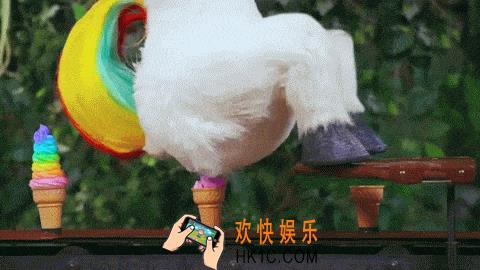 抖音彩色冰淇淋制作表情包_屁股拉出彩色冰淇淋表情原图