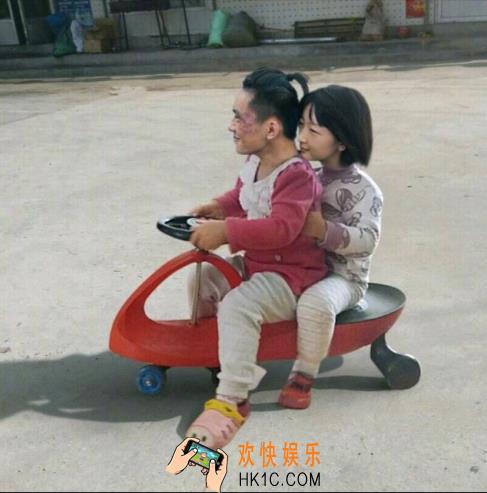 抖音易烊千玺周冬雨骑小车无水印P图在哪下载_易烊千玺周冬雨骑小车图片无水印下载地址分享