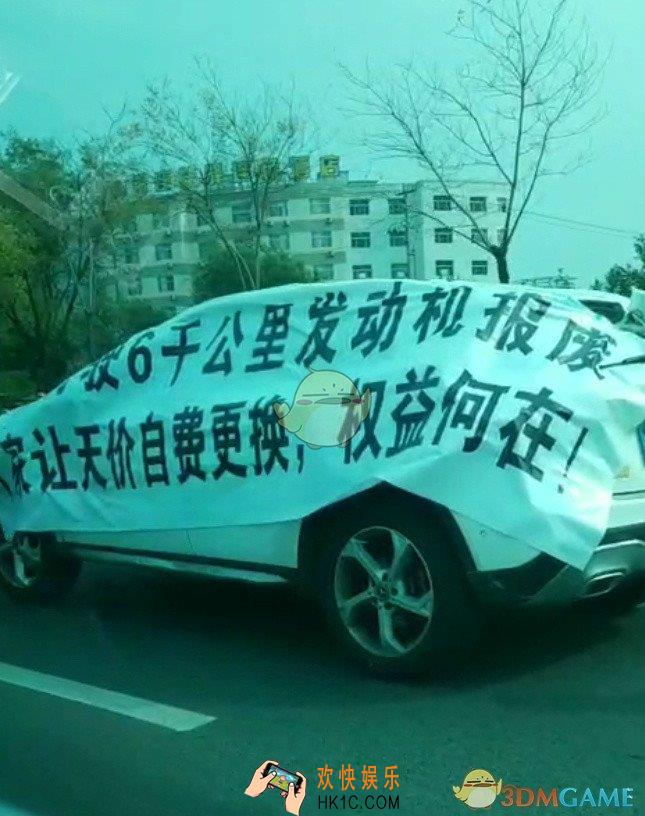 山东滨州女子骑马拖奔驰怎么回事_女子骑马拉奔驰车维权