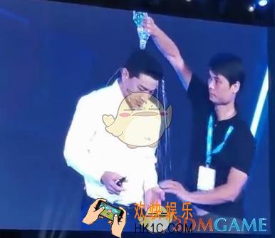 宏颜获水是什么梗_百度AI大会现场李彦宏被泼冷水