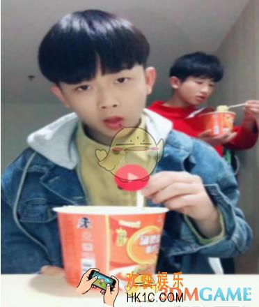 抖音短视频吃泡面用纸碗歌曲是哪个 吃泡面用纸碗歌词介绍